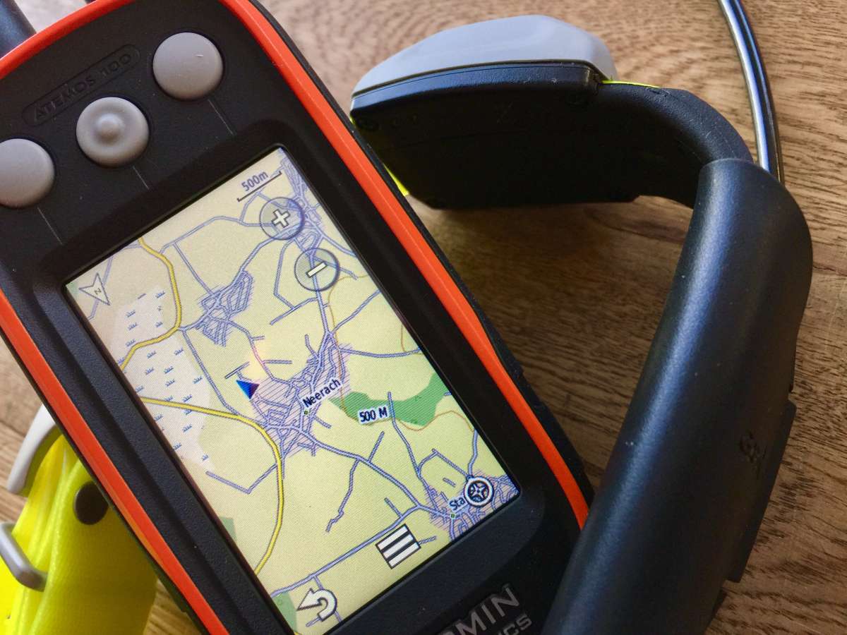 Du suchst nach dem perfekten Begleiter für deine Abenteuer? Dann ist der Garmin Atemos 100 genau das Richtige für dich!